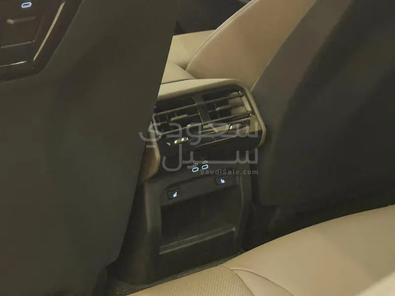 2024 بي ام دبليو الفئة الخامسة 520 أي إم كت