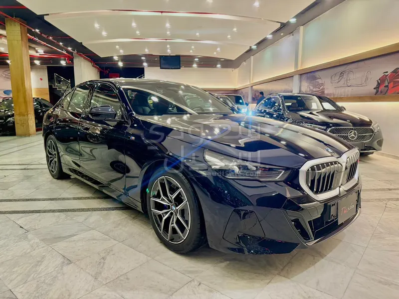 2024 بي ام دبليو الفئة الخامسة 520 أي إم كت