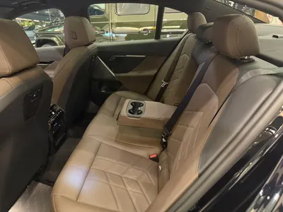 2024 بي ام دبليو الفئة الخامسة 520 أي إم كت