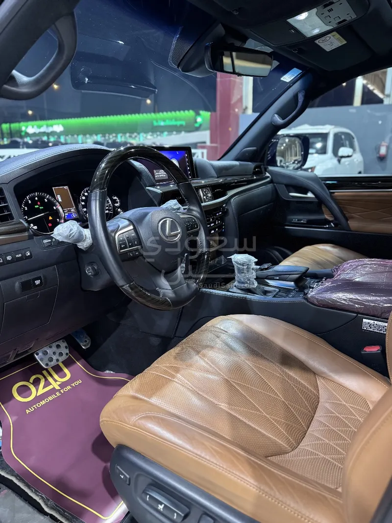 2021 لكزس إل إكس 570 بلاك اديشن