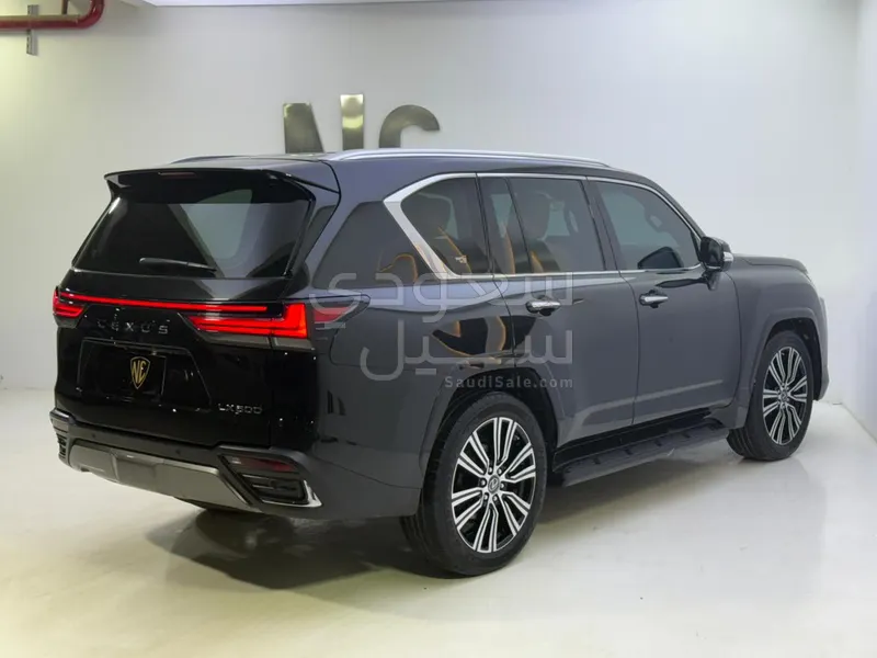 2022 لكزس إل إكس 600