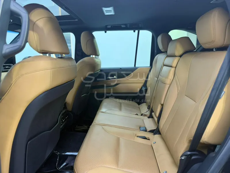 2022 لكزس إل إكس 600