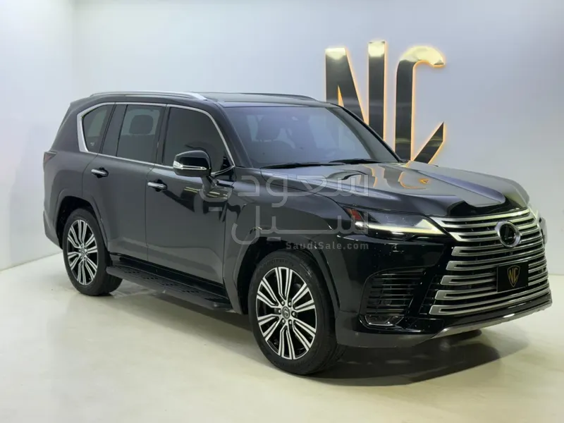 2022 لكزس إل إكس 600