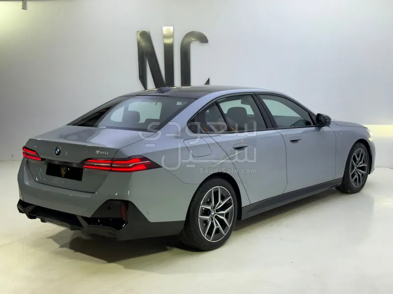 2024 BMW 5 Series 520i