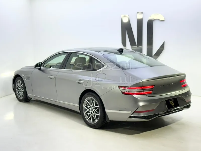 2025 Genesis G 80