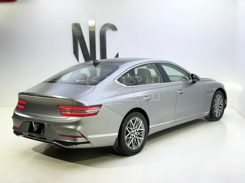 2025 Genesis G 80