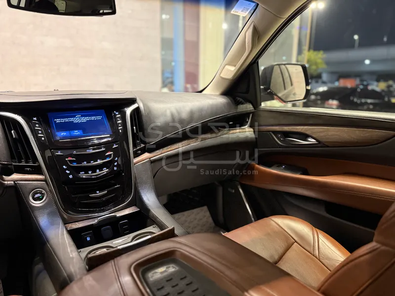 2016 كاديلاك اسكاليد