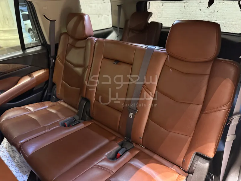 2016 كاديلاك اسكاليد