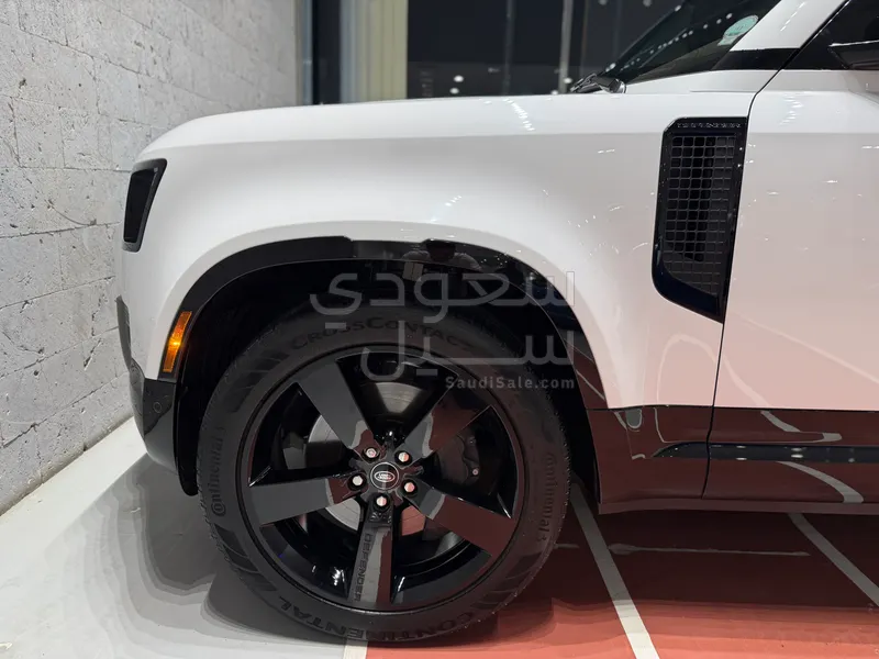 2024 لاند روفر ديفيندر اتش اس اي