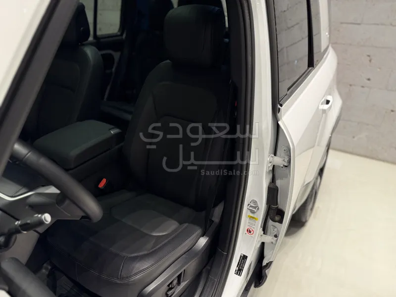 2024 لاند روفر ديفيندر اتش اس اي