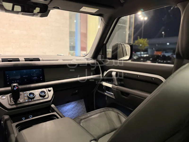 2024 لاند روفر ديفيندر اتش اس اي