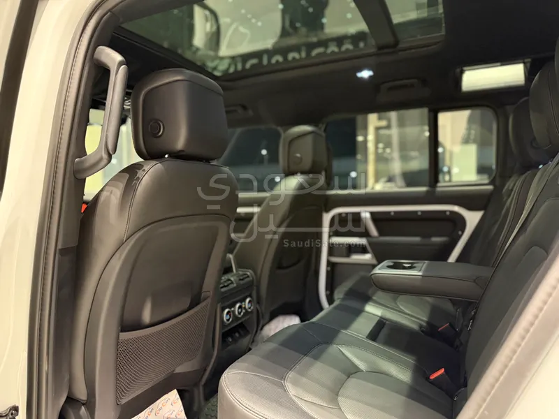 2024 لاند روفر ديفيندر اتش اس اي