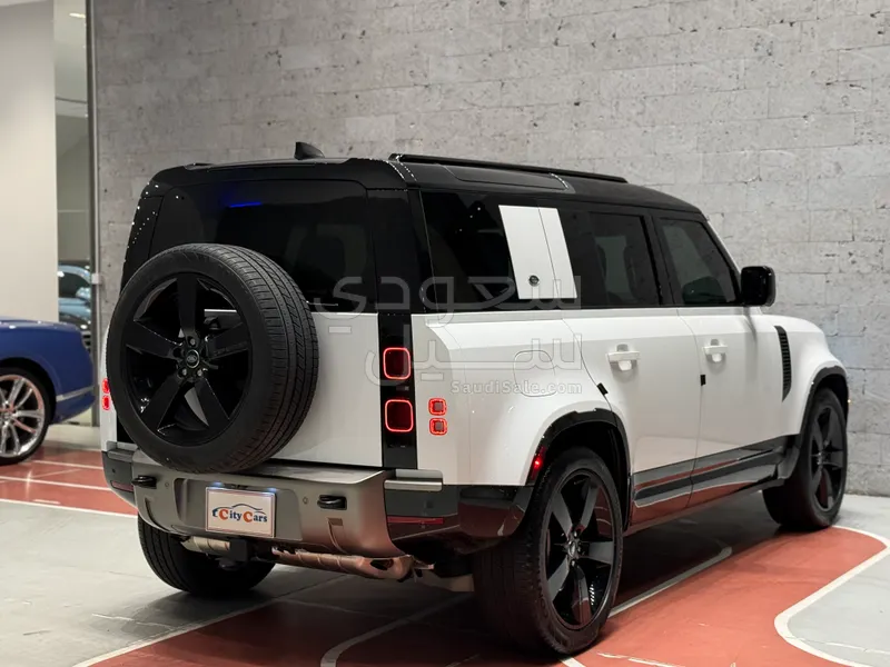 2024 لاند روفر ديفيندر اتش اس اي