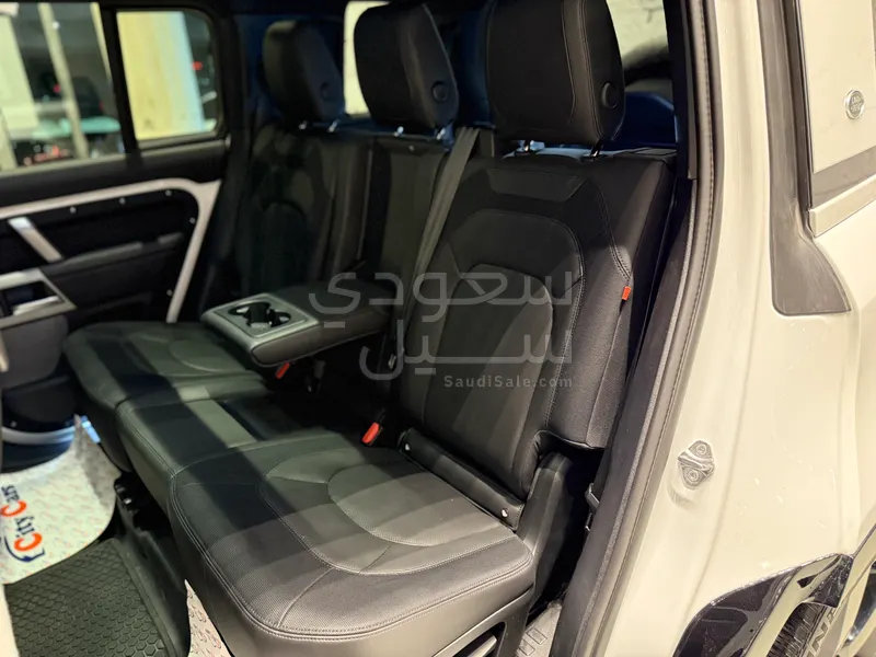 2024 لاند روفر ديفيندر اتش اس اي