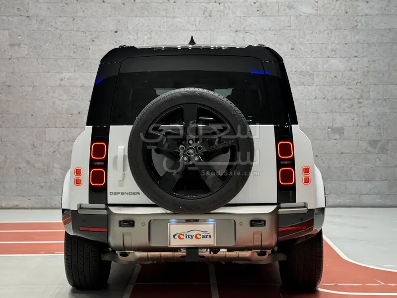 2024 لاند روفر ديفيندر اتش اس اي