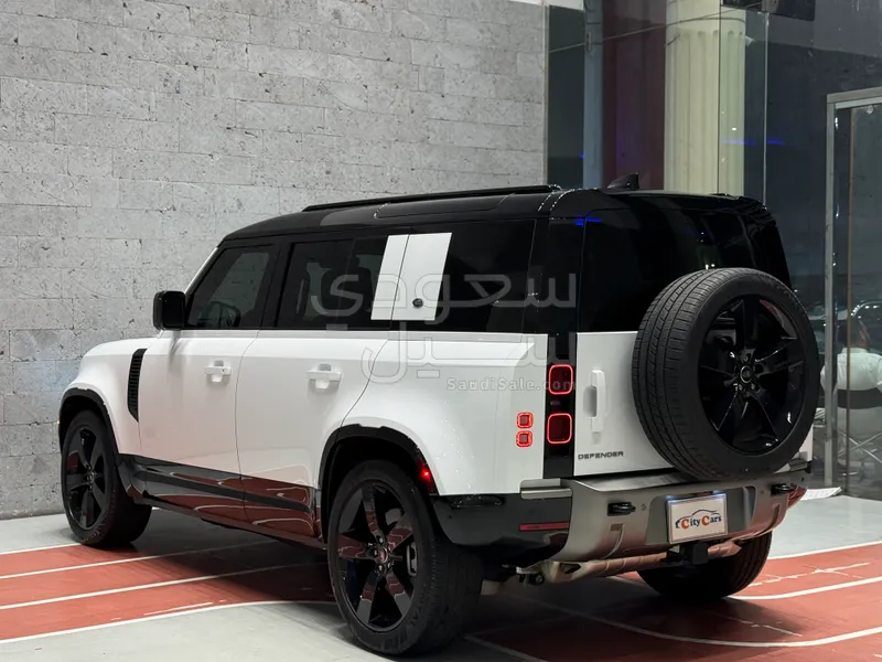 2024 لاند روفر ديفيندر اتش اس اي