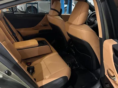 2023 لكزس آي إس 300