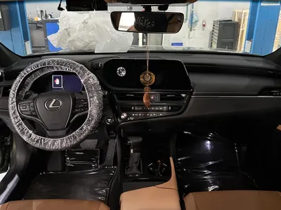 2023 لكزس آي إس 300