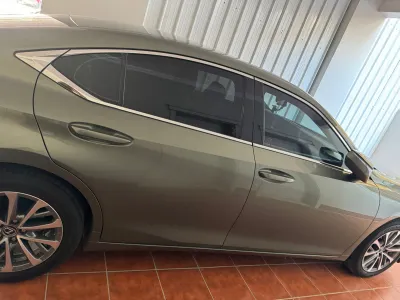 2023 لكزس آي إس 300