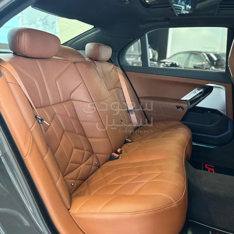 2025 بي ام دبليو الفئة اي