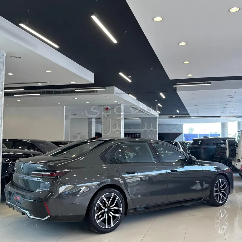 2025 بي ام دبليو الفئة اي