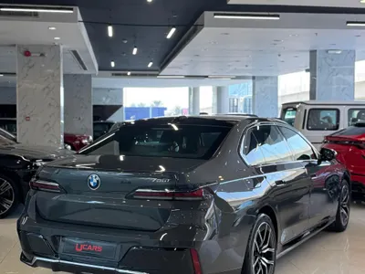 2025 بي ام دبليو الفئة اي