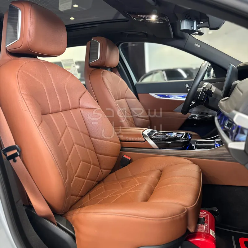 2025 بي ام دبليو الفئة اي