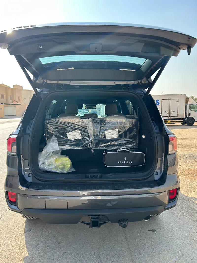 2025 فورد ايفرست اكس ال تي