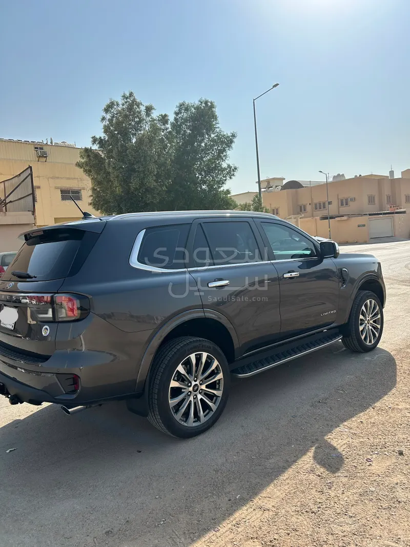 2025 فورد ايفرست اكس ال تي