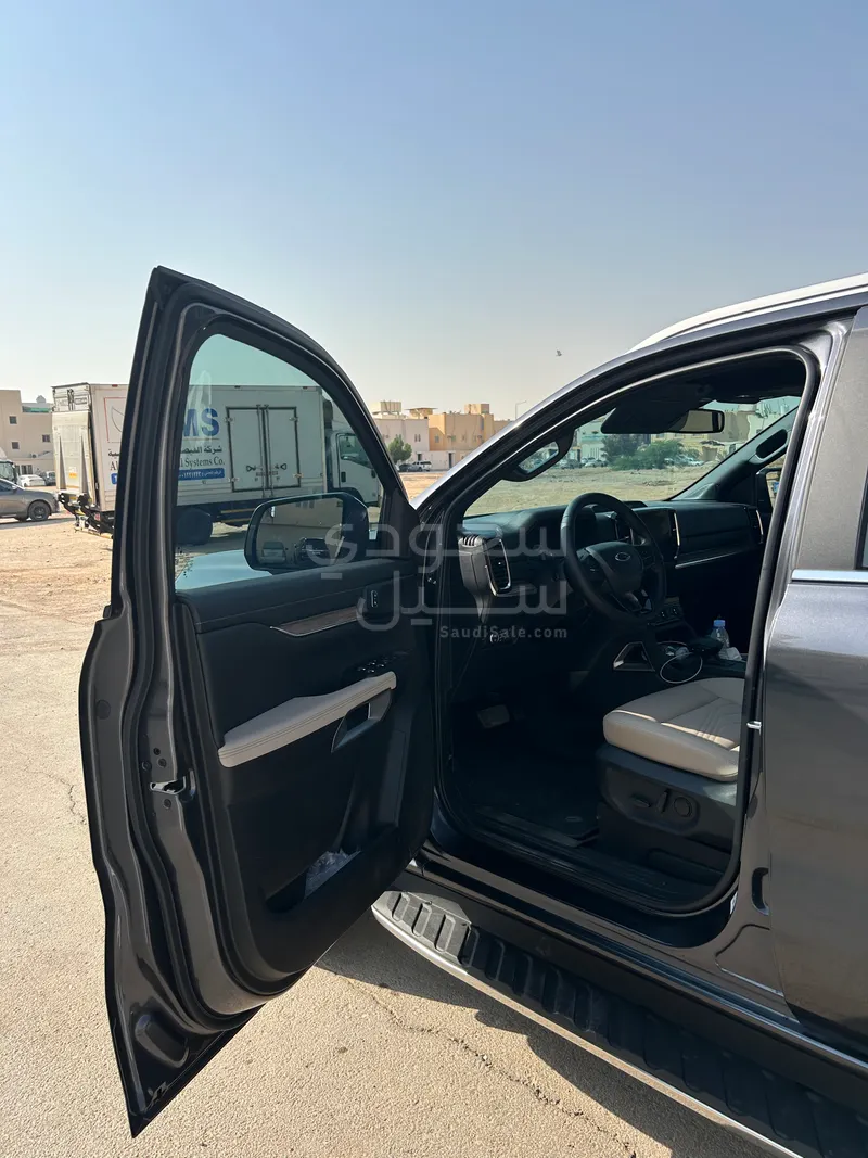 2025 فورد ايفرست اكس ال تي