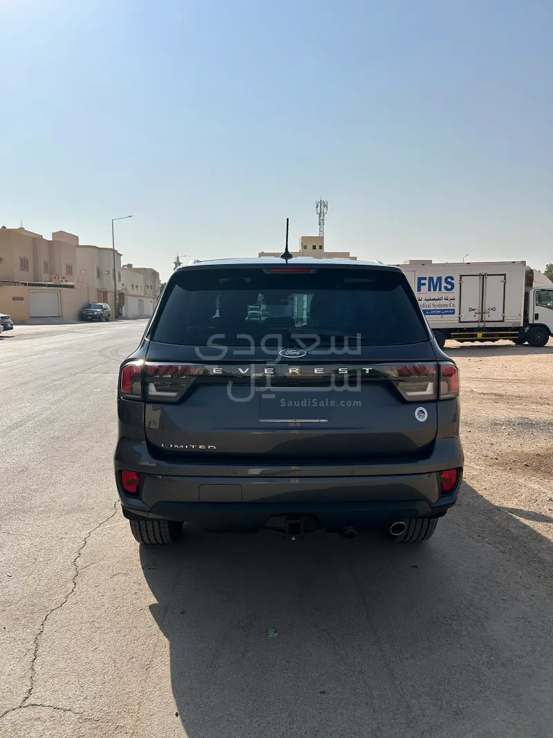 2025 فورد ايفرست اكس ال تي