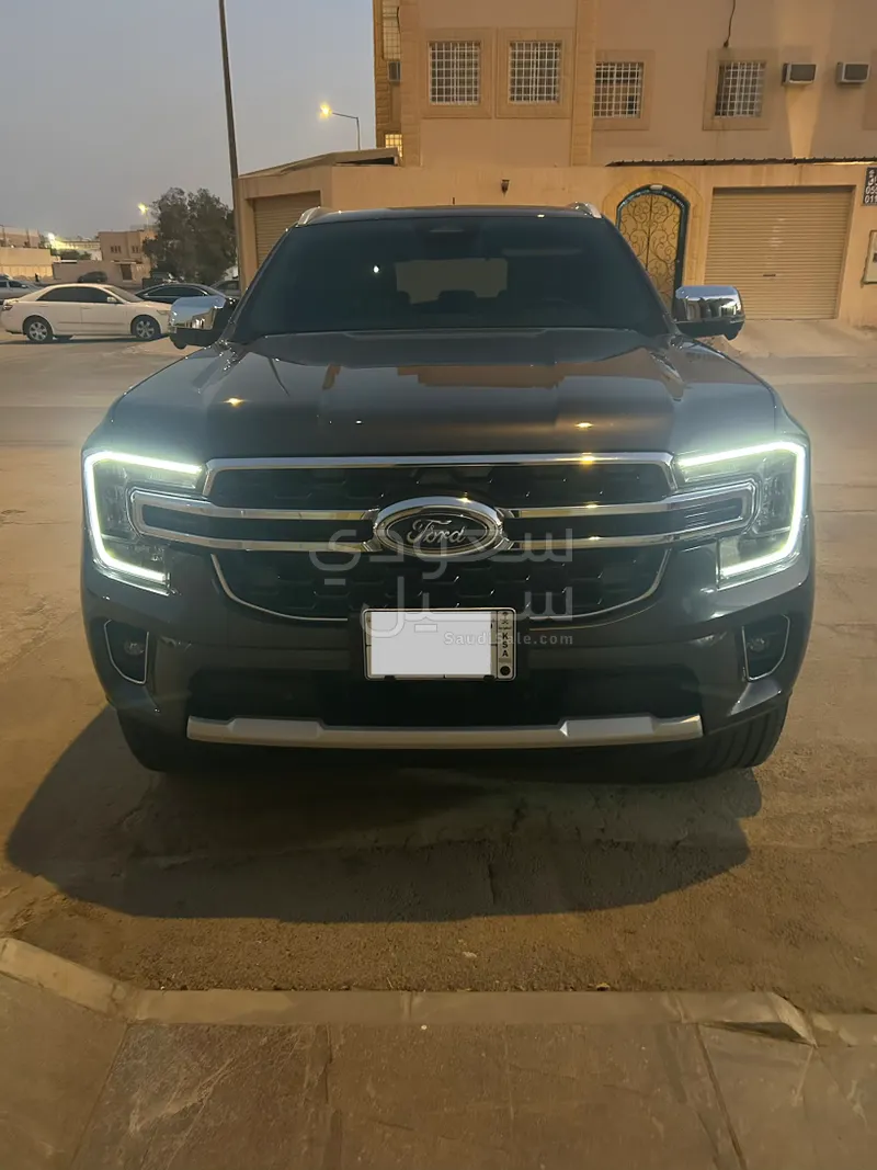 2025 فورد ايفرست اكس ال تي