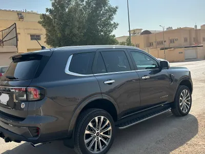 2025 فورد ايفرست اكس ال تي