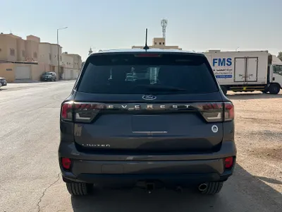 2025 فورد ايفرست اكس ال تي