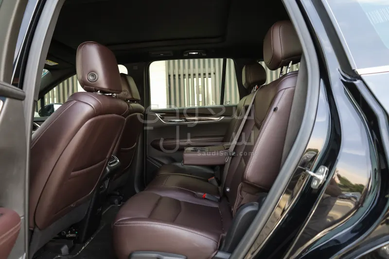 2021 كاديلاك اكس تي 6