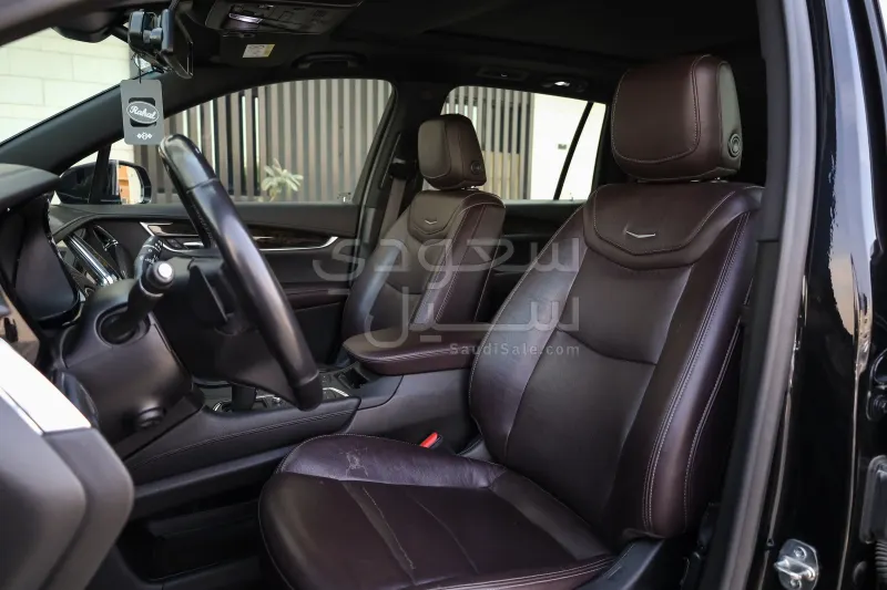 2021 كاديلاك اكس تي 6