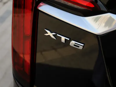 2021 كاديلاك اكس تي 6