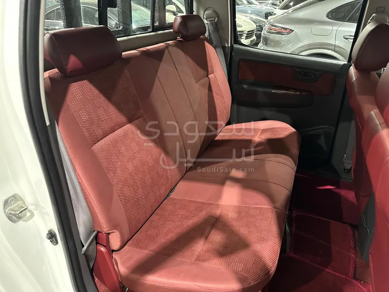 2012 تويوتا هاي لوكس غمارتين