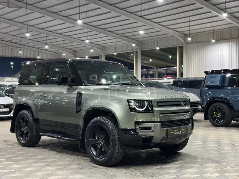 2025 لاند روفر ديفيندر اس اي