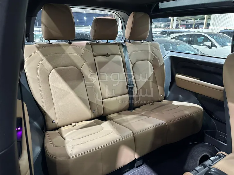 2025 لاند روفر ديفيندر اس اي