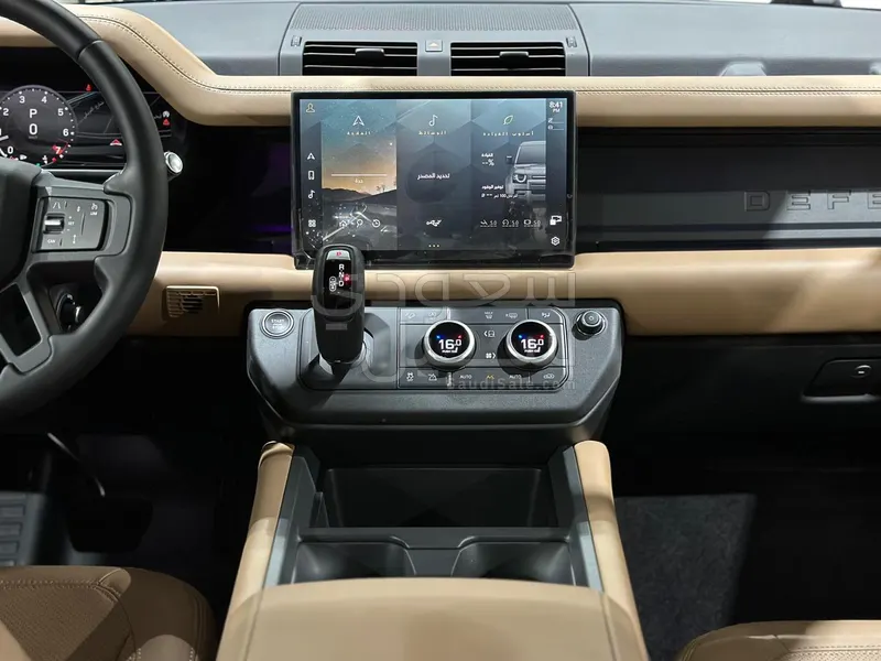 2025 لاند روفر ديفيندر اس اي