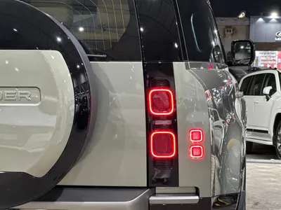 2025 لاند روفر ديفيندر اس اي