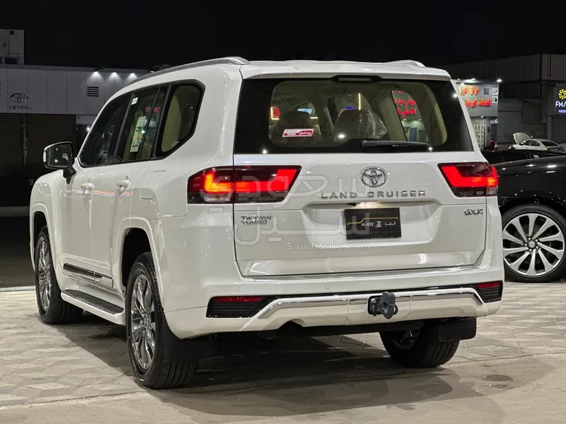 2024 تويوتا لاند كروزر جي اكس ار