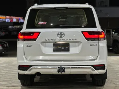 2024 تويوتا لاند كروزر جي اكس ار