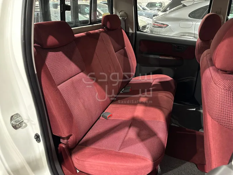 2013 تويوتا هاي لوكس غمارتين