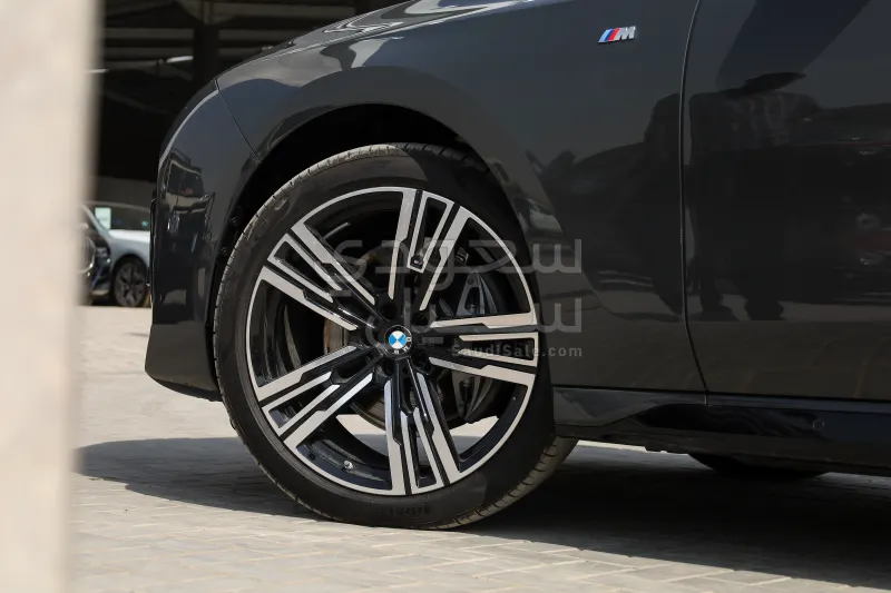 2026 بي ام دبليو الفئة السابعة 735أي