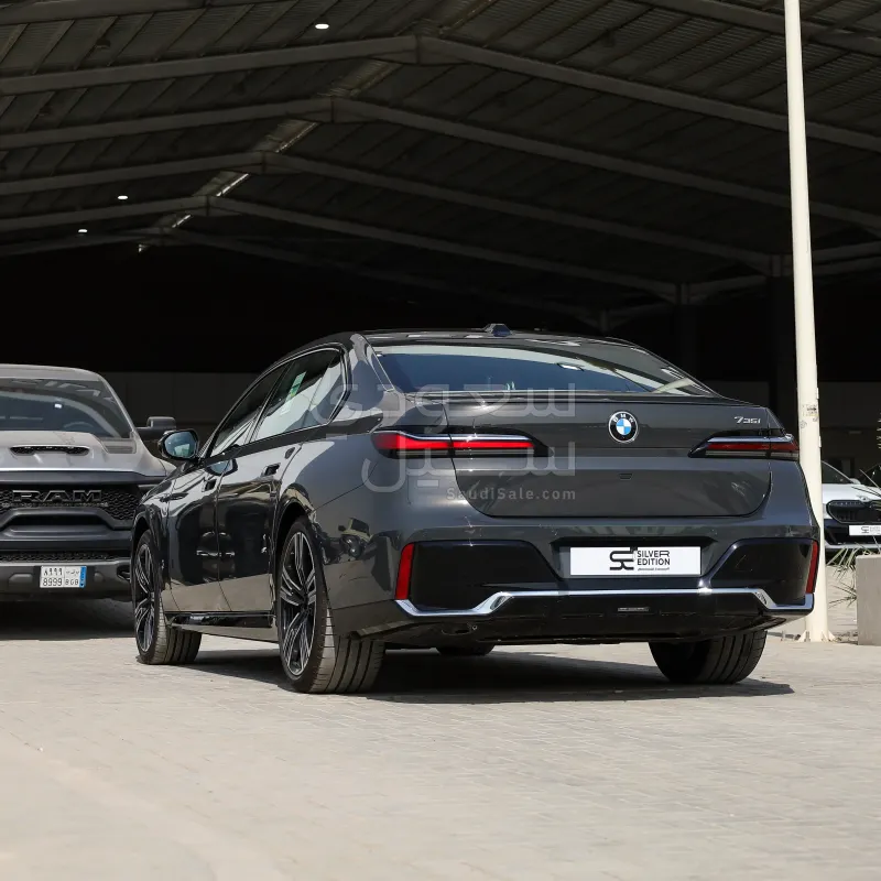 2026 بي ام دبليو الفئة السابعة 735أي