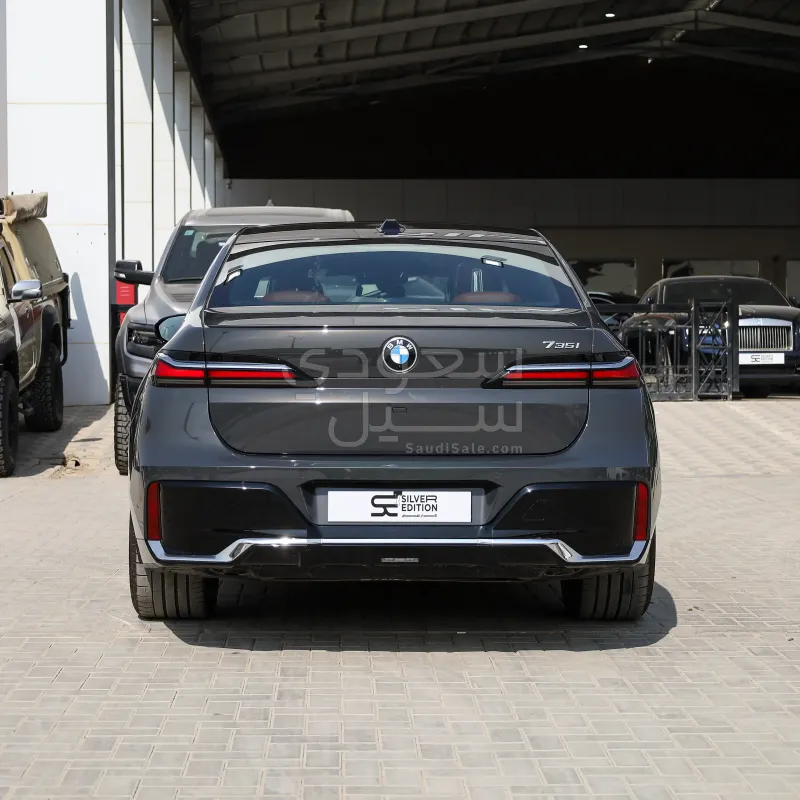 2026 بي ام دبليو الفئة السابعة 735أي