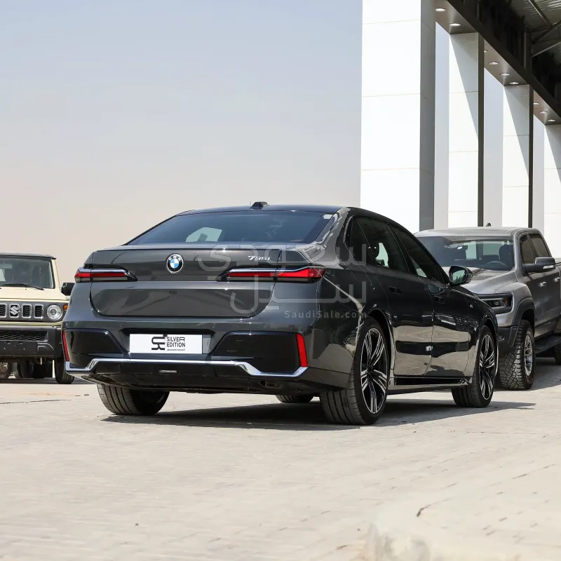 2026 بي ام دبليو الفئة السابعة 735أي