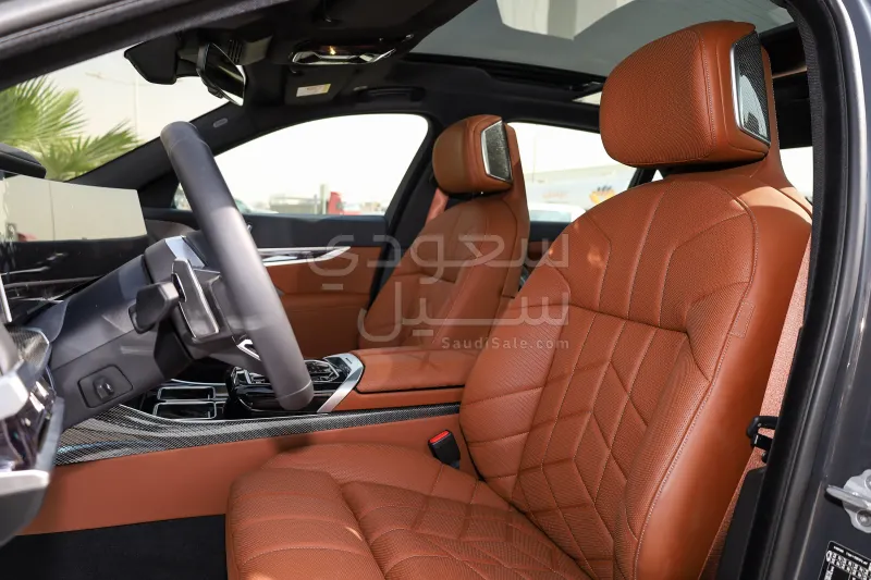 2026 بي ام دبليو الفئة السابعة 735أي